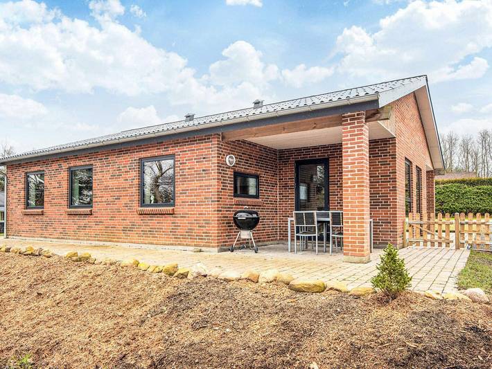 Feriehus for 6 personer, med badebasseng og terrasse, barnevennlig i Silkeborg