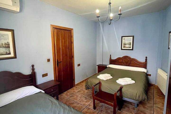 Recien Reformada La Umbria, Piscina Y 2 Chimeneas in Arroyo Frío, La Iruela