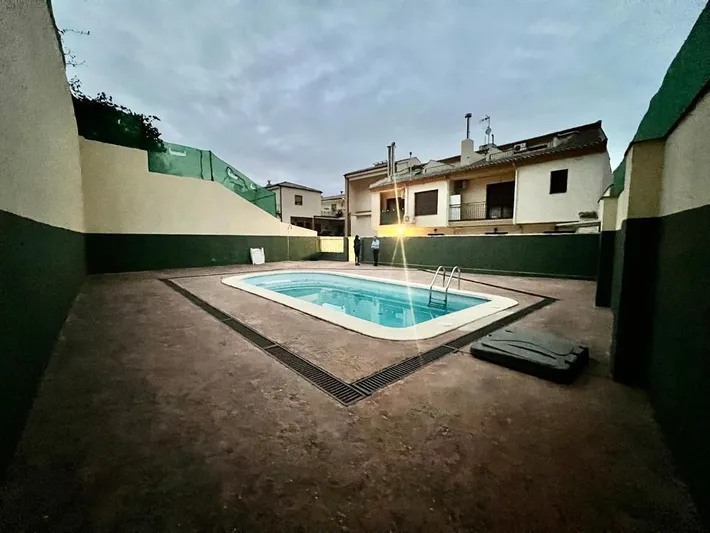 Ferienwohnung für 4 Personen, mit Pool und Balkon sowie Ausblick - 1