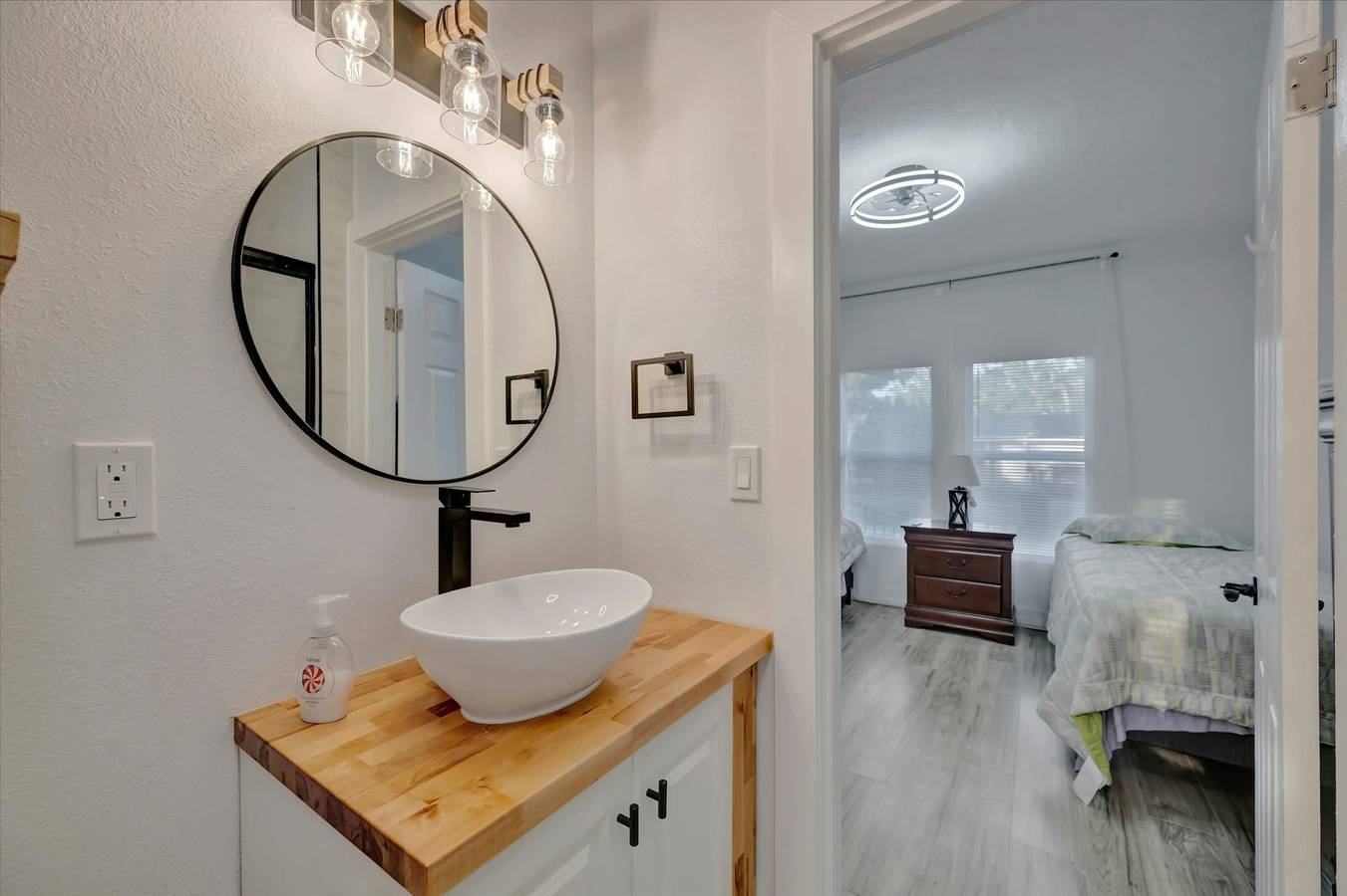 Modern Oasis Home 10 Min to St Pete Beach in St. Petersburg (Florida), Pinellas County