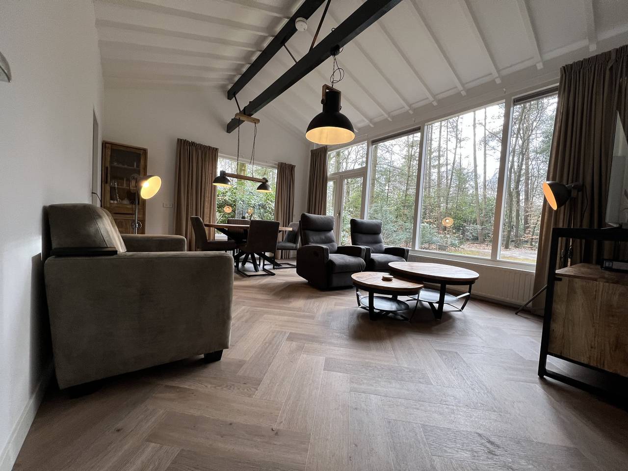 4 persoons vakantiehuis met heerlijke privé buitenspa en sauna in de bossen op de Veluwe. in Epe, Veluwe