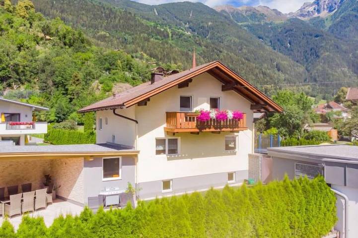 Ferienhaus für 8 Personen, mit Garten und Sauna sowie Balkon im Ötztal