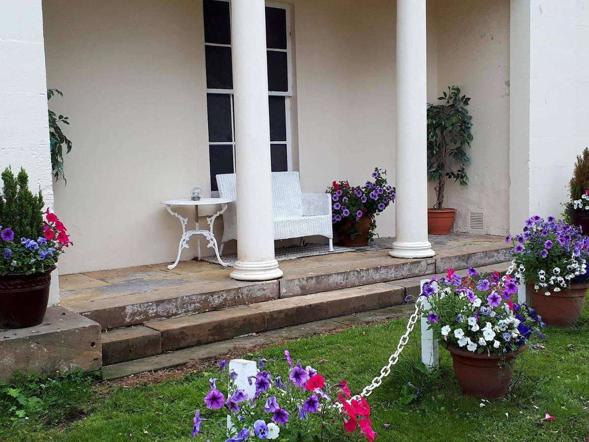 Entire apartment, Apartment with Mountain View in Elgin, Moray