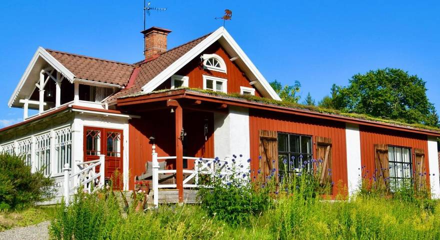 Villa för 17 Personer, med trädgård samt pool och utsikt i Katrineholm