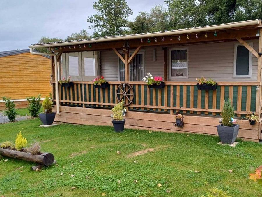 Camping La Tuilerie - Mobilheim 5 personen - 2 Schlafzimmer - halbüberdachte Terrasse (2022) in Vic-sur-Seille, Parc naturel régional de Lorraine