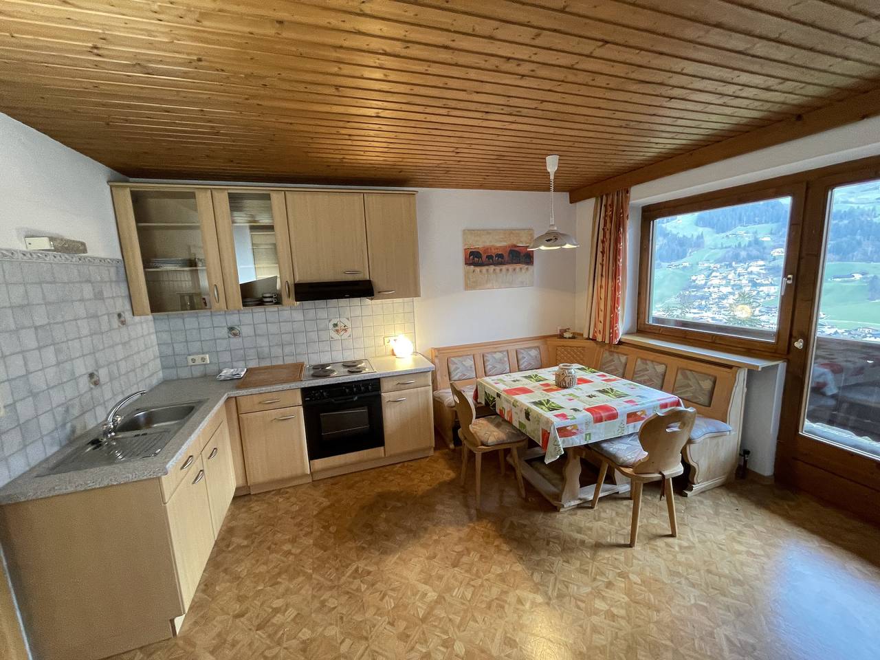 Ganze Wohnung, Ferienwohnung 'Haus Kropfa' mit Gemeinschaftsterrasse, Balkon und Wlan in Tuxer Alpen, Hippach