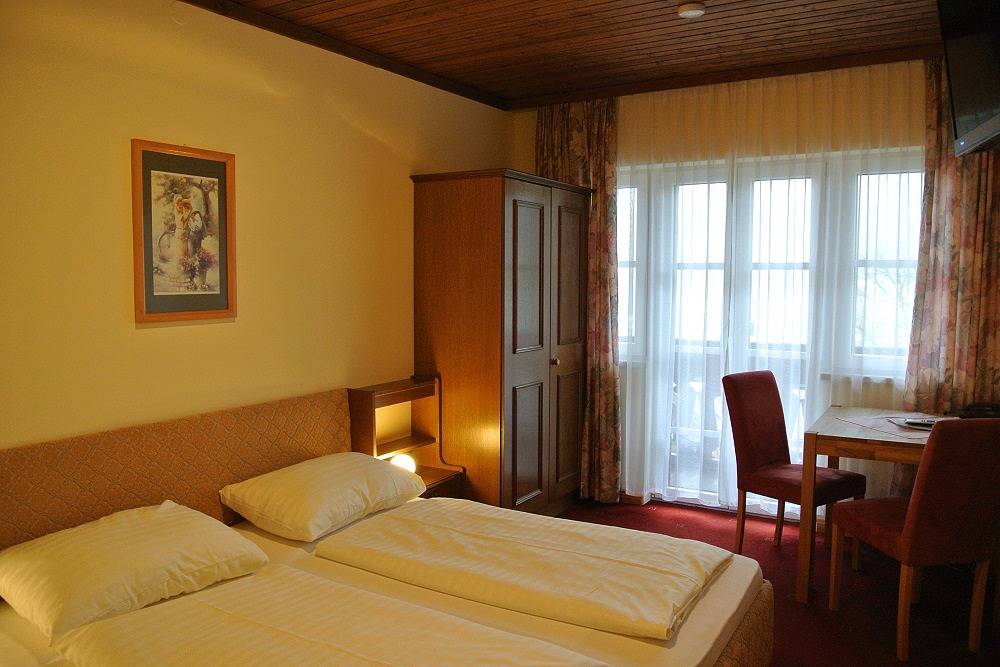 Gasthof Kirchenwirt - Doppelzimmer 2 in Dachsteingebirge, Gosau