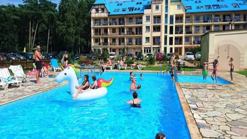 Apartament wakacyjny dla 5 osób, z basen i ogród oraz balkon w Łukęcin