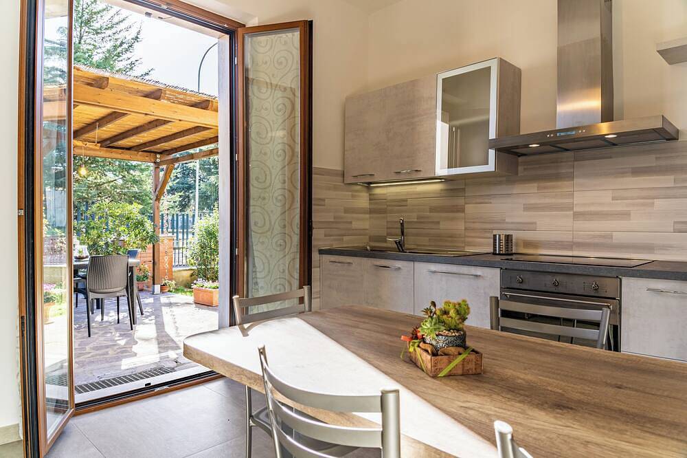 Ganze Wohnung, Apartment the Pomegranate, five minutes from the spa in Rapolano Terme, Siena Provinz