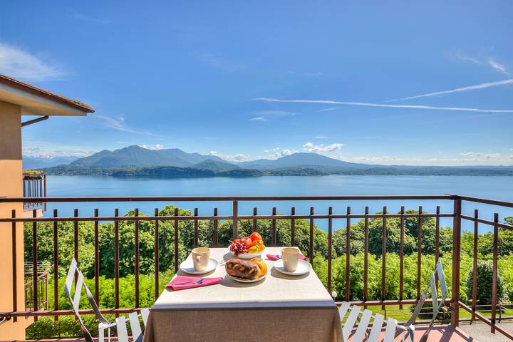 Ferienwohnung für 5 Personen, mit Balkon und Seeblick in Lago Maggiore (Piemont)