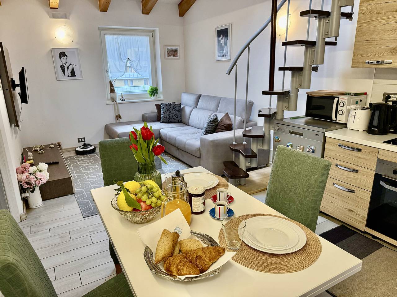 Entire apartment, Holiday apartment for 6 people with balcony in Riva del Garda, Garda Mountains