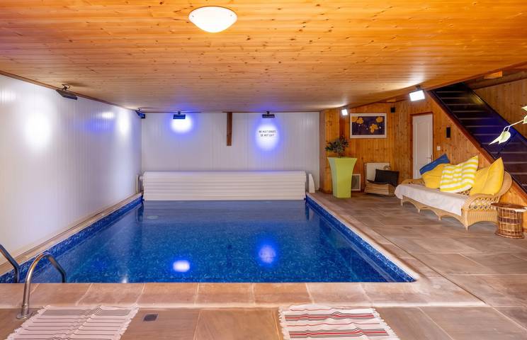 Villa à Gouttières — 350 m² avec piscine privée in Gouttières, Puy-de-Dôme