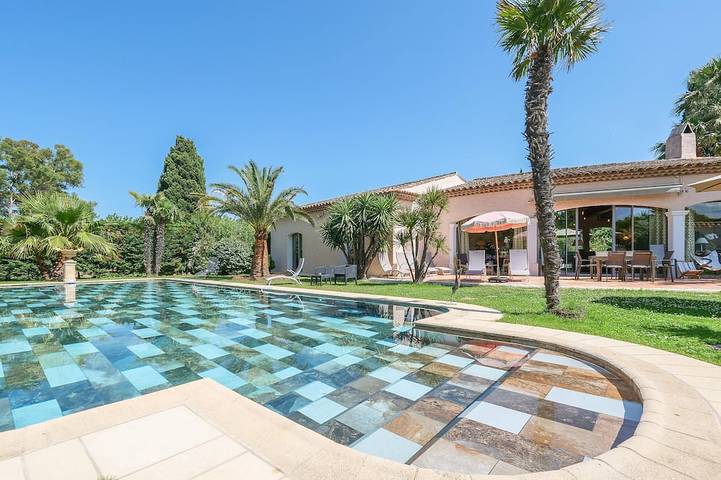 Villa pour 8 personnes, avec terrasse et jardin à Saint-Tropez