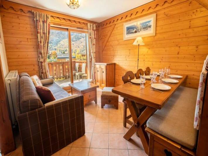 Gîte pour 6 personnes, avec piscine et balcon dans Meribel Village