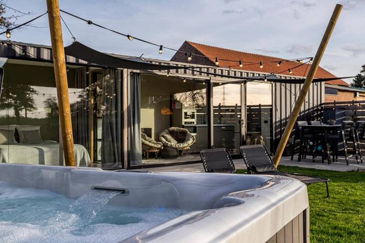 Location de vacances pour 2 personnes, avec terrasse ainsi que sauna et jacuzzi à Riemst