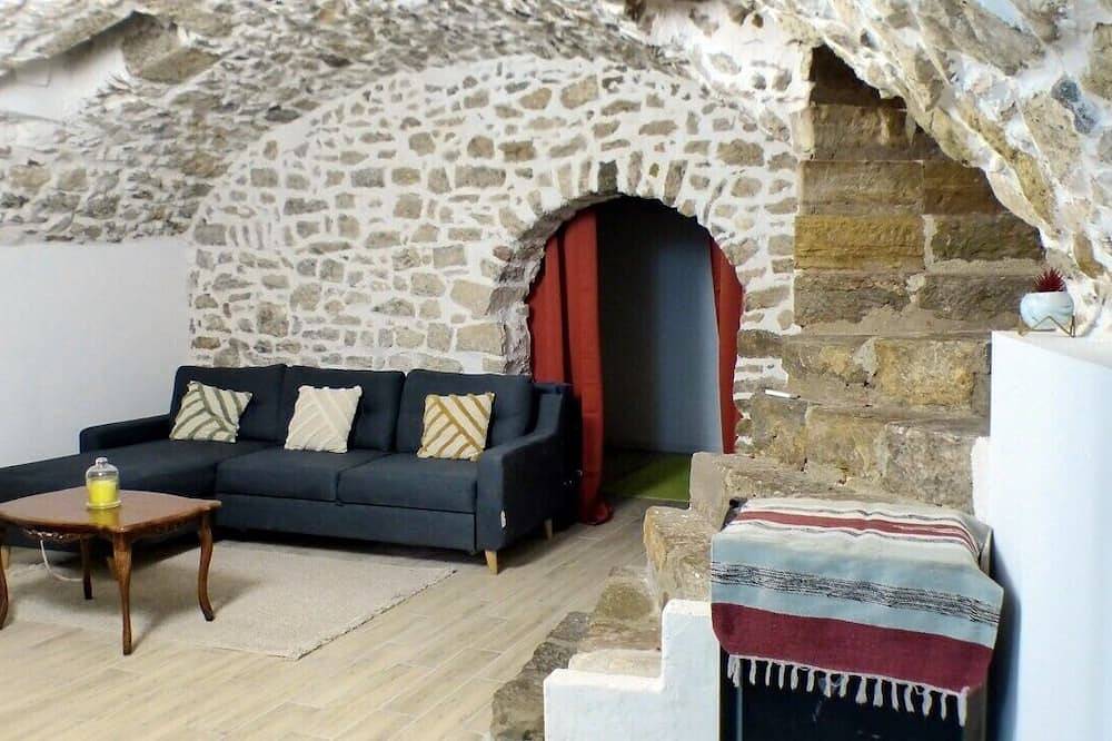 Geheel appartement, Atypical apartment in the city center of Ollioules in Ollioules, Toulon regio
