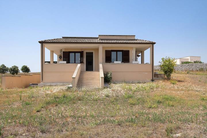 Villa 'Adg House' with Shared Terrace, Wi-Fi and Air Conditioning