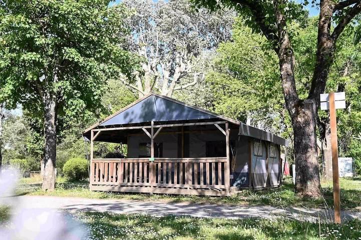 Camping pour 4 personnes à Sampzon