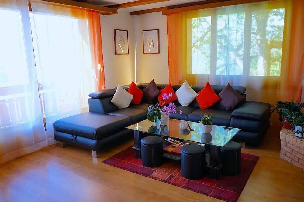 Chalet Xanadu with Alps & Lake View in Sigriswil, Meer van Thun