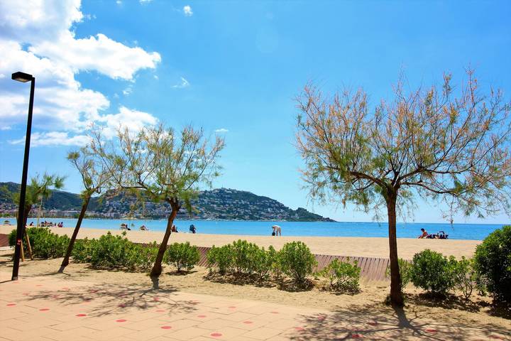 Apartamento entero, 2121 Alexandra 1-6, En 1ª Linea De La Playa Más Espaciosa De Roses, Vista Mar, Gran Terraza. in Santa Margarida, Roses