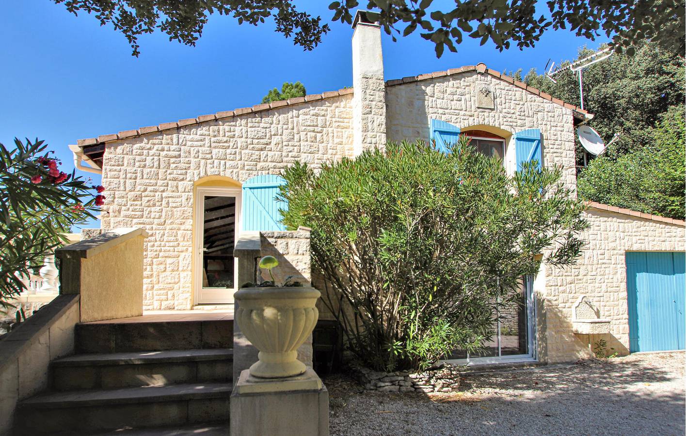 Grillin' Apartment with Pool & Parking in Colonzelle, Nyons region