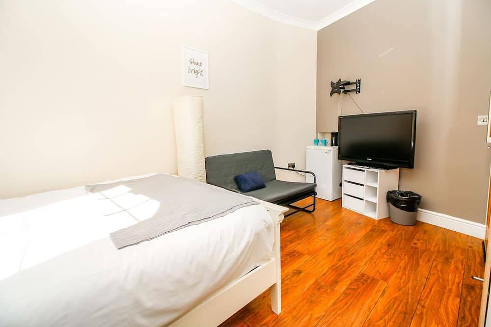 Entire apartment, Private en-suite Room @ Liverpool street, Brick Ln in Tower Hamlets, London
