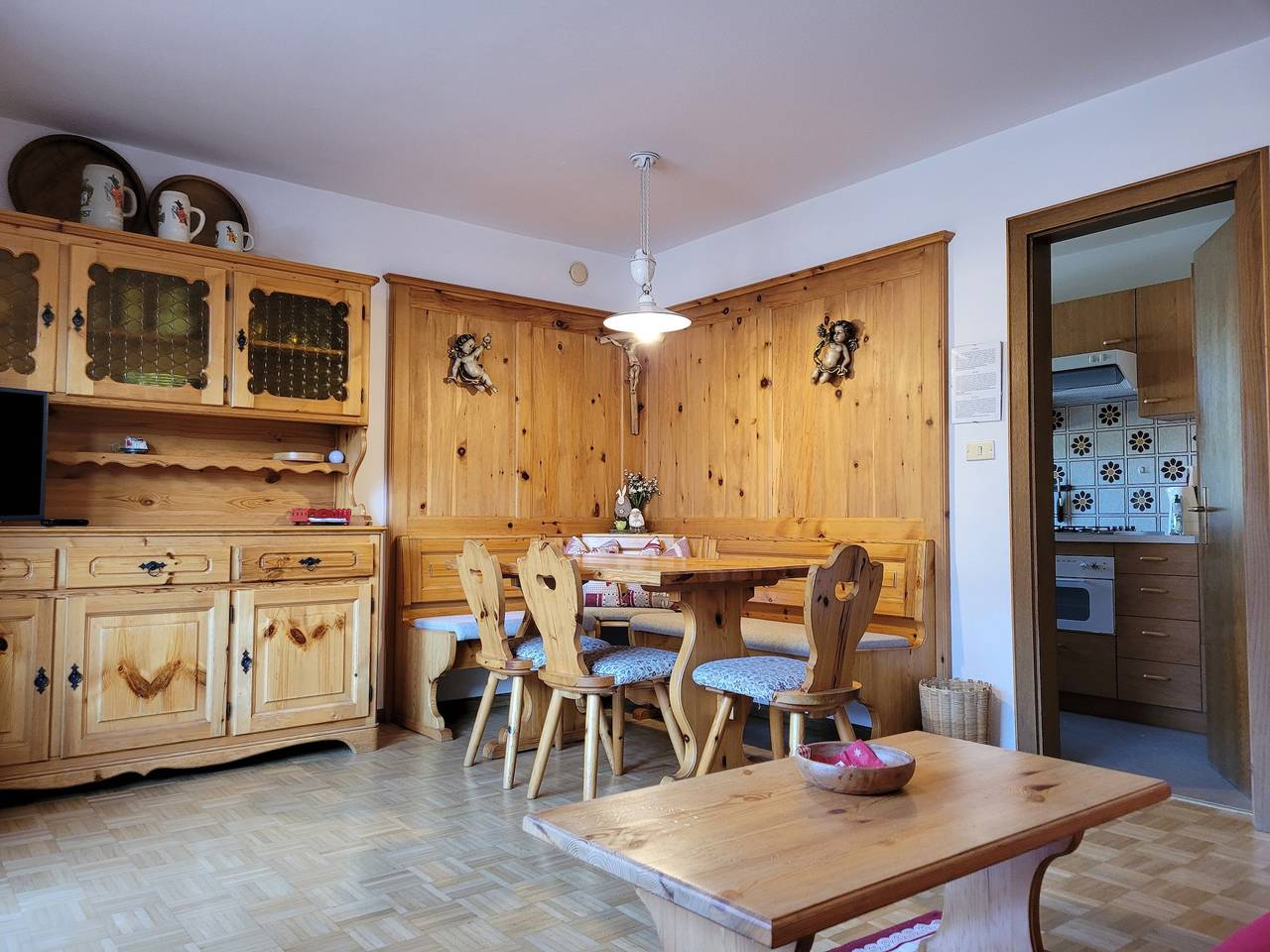 Ganze Wohnung, Apartment 'Casa Rustica App Bulaccia' mit Bergblick, Gemeinschaftsgarten und Balkon in St. Ulrich in Gröden, Dolomiti Superski