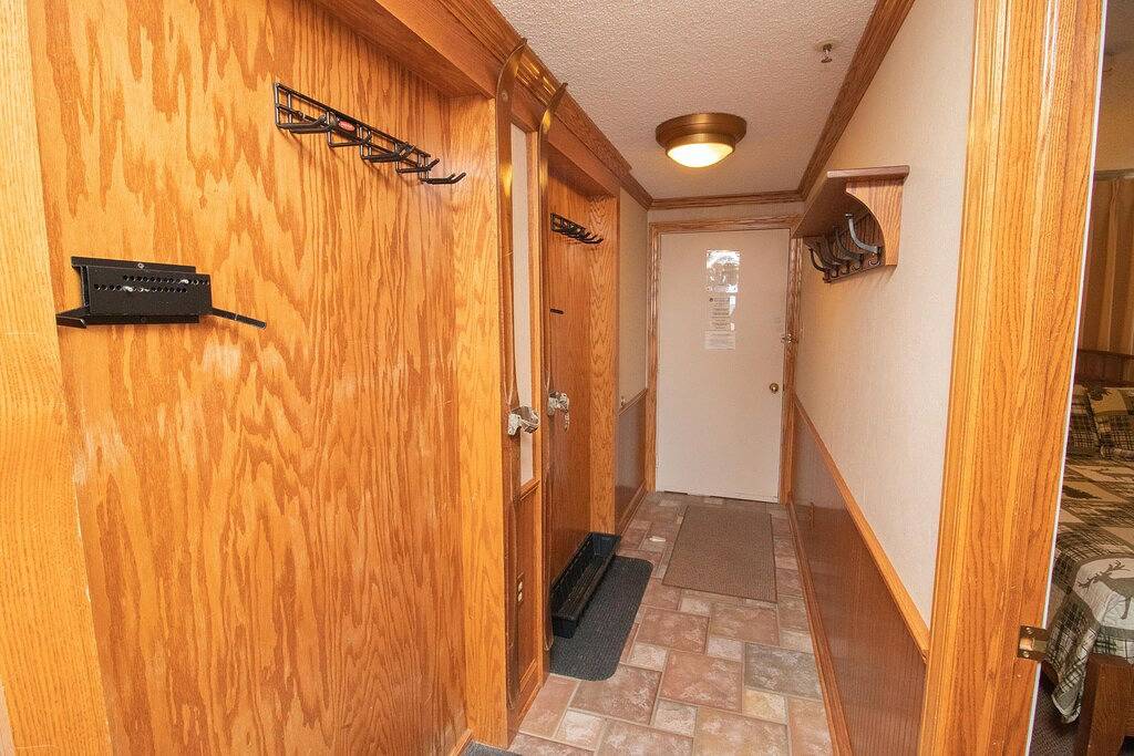 Ganze Wohnung, Corner unit w/ views & fireplace connects to Ml150 (rented separately in Snowshoe, Greenbrier River
