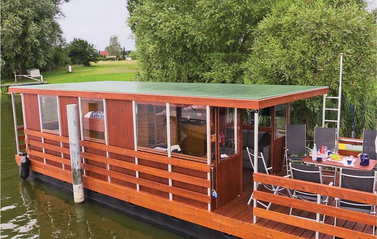 Hausboot für 6 Personen, mit Terrasse in Mecklenburg-Vorpommern - 2
