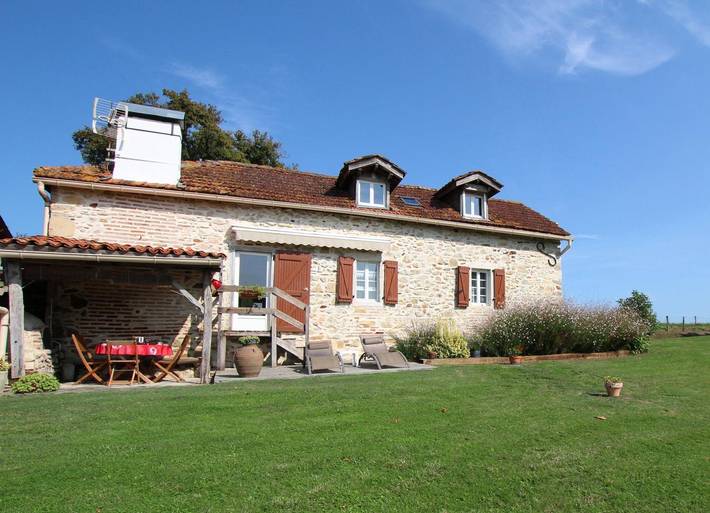 Gîte pour 4 personnes, avec terrasse et jardin