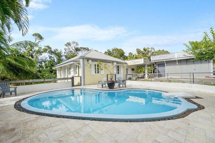 Location de vacances pour 6 personnes, avec piscine et jardin dans Sainte-Rose (La Réunion)