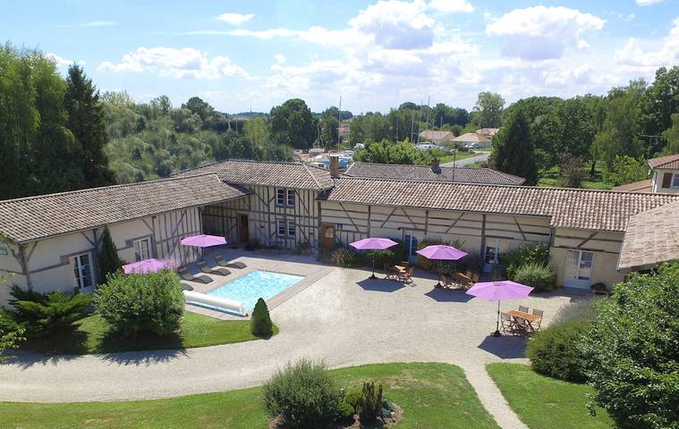 Gîte pour 15 personnes, avec jacuzzi ainsi que jardin et piscine