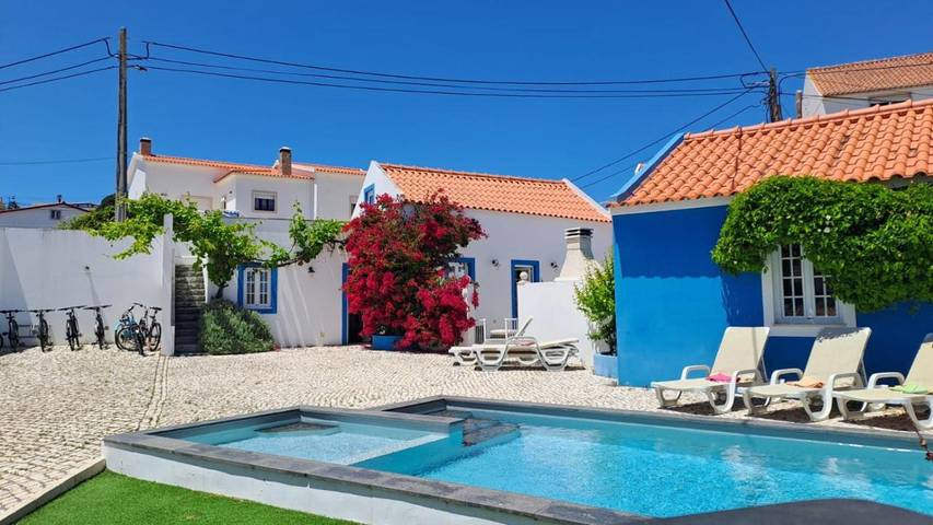 Villa para 12 pessoas, com piscina e jardim e ainda piscina infantil, com animais de estimação em Foz do Arelho