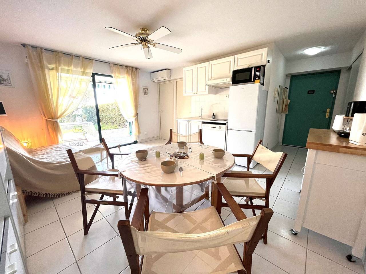 Appartamento intero, Charming Studio/Cabin for 4, 80m to Beach, Central Location, Terrace & Private Garden, Garage, Wi-Fi in Cavalaire-sur-Mer, Draguignan e dintorni