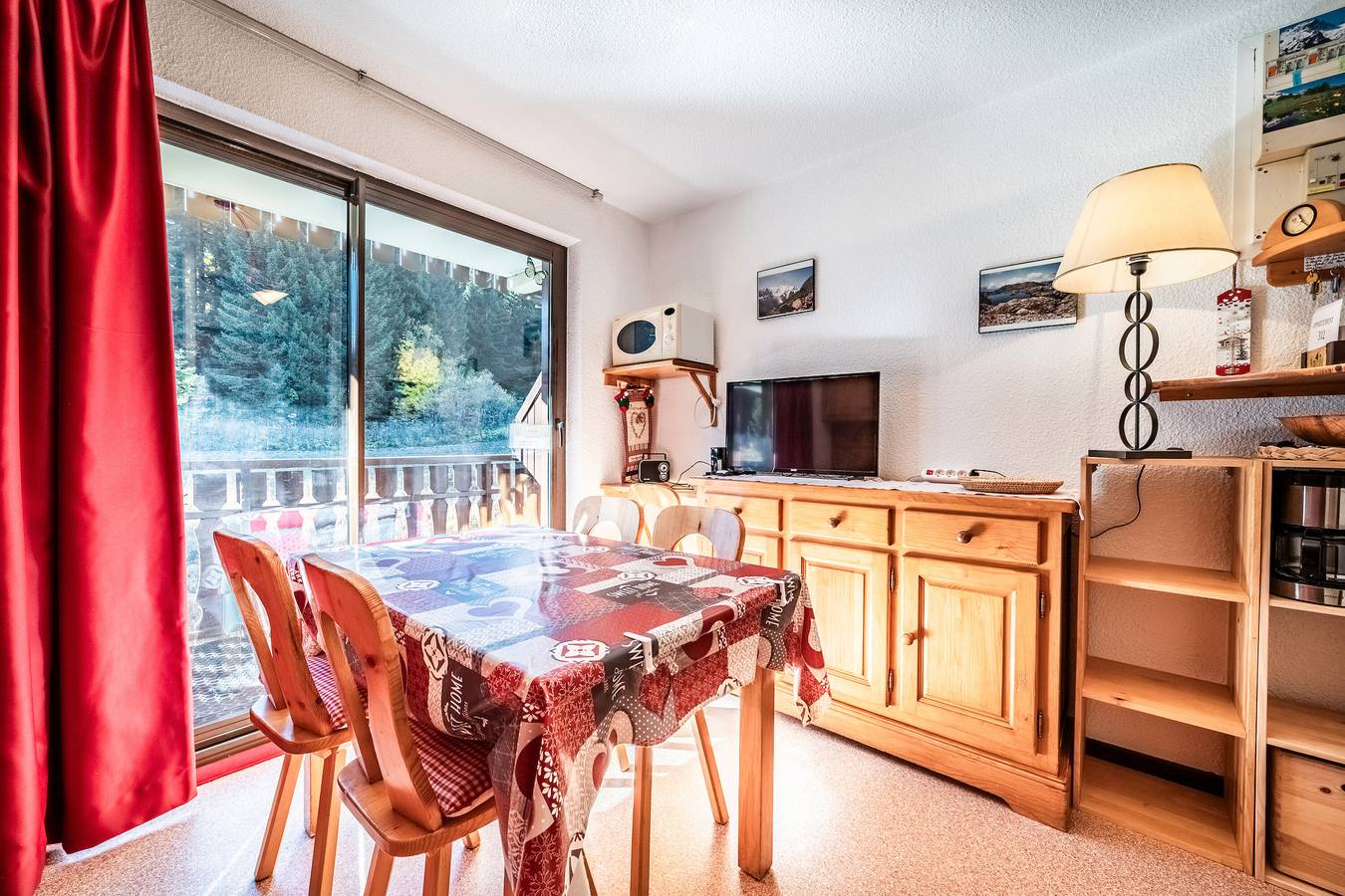 Appartement entier, Appartement 'Les 3 Lys - 25 M² - Le Praz De Lys' avec vue sur la montagne, jardin partagé et balcon in Le Praz de Lys, Taninges