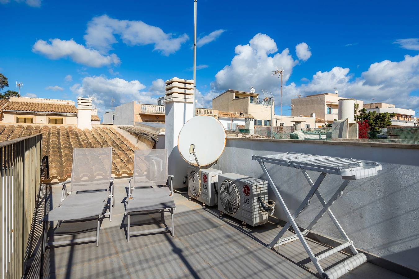 Apartamento entero, Apartamento 'Ca Na Tonina Ref 7000' con terraza privada, Wi-Fi y aire acondicionado in S'illot Cala Morlanda, Manacor