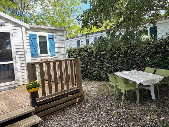 Camping pour 6 personnes, avec Terrasse ainsi que Jardin et Piscine à La Roque-d'Anthéron - 3