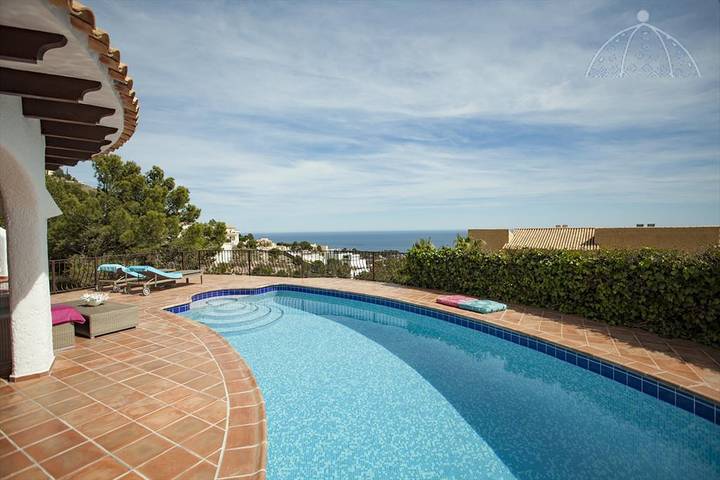 Villa pour 8 personnes, avec vue sur l’océan ainsi que piscine et jardin, adapté aux familles à Altea - 3