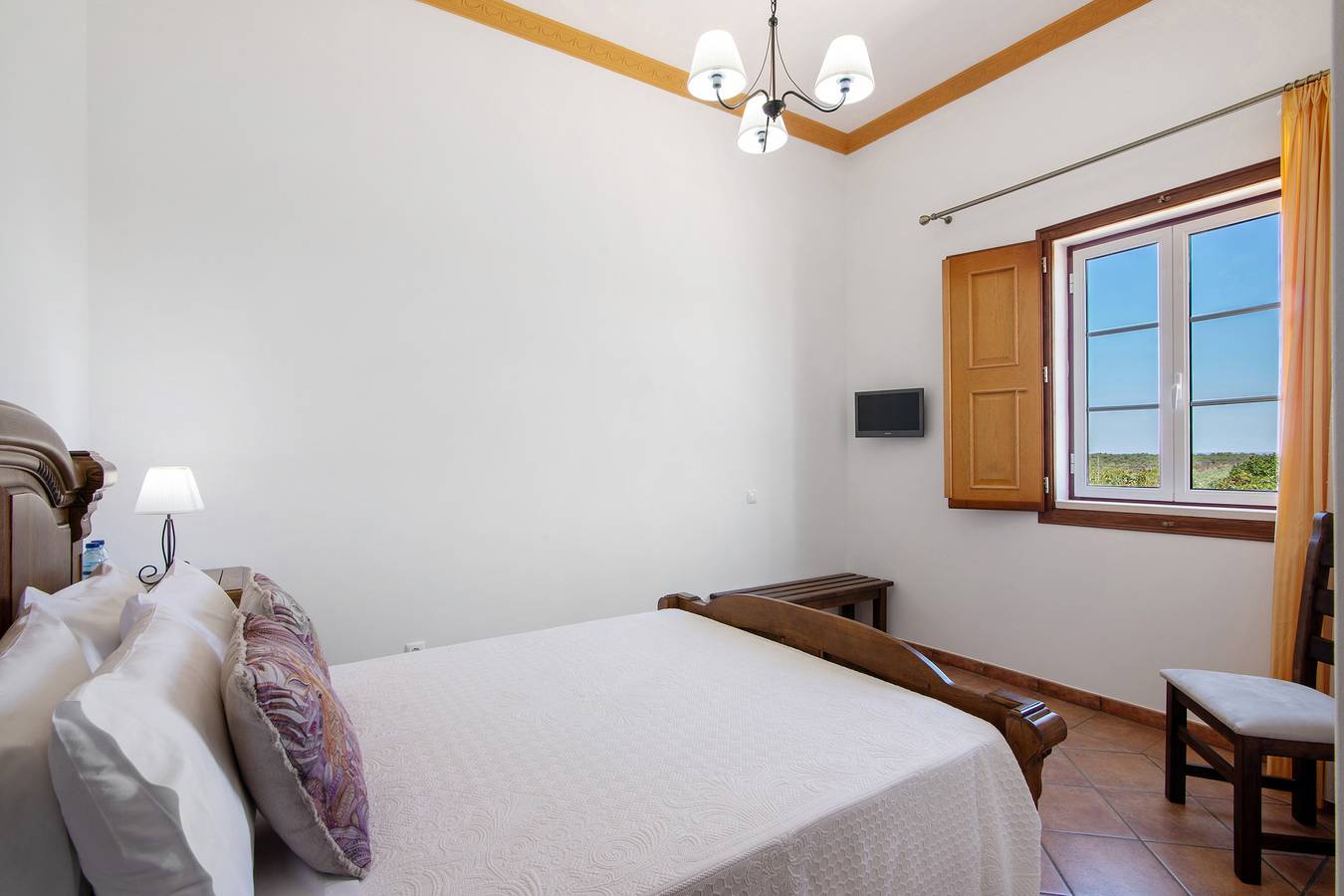 Room 'Quarto Salmão - Countryside View' with Shared Pool, Wi-Fi and Air Conditioning in Mértola, Beja Distrikt
