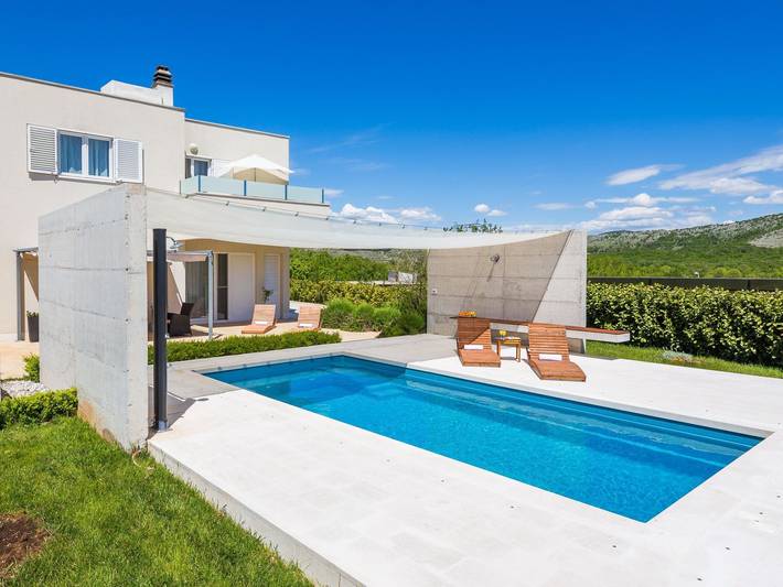 In Dugopolje mit Beheiztem Pool in Dugopolje, Dalmatinisches Zagora