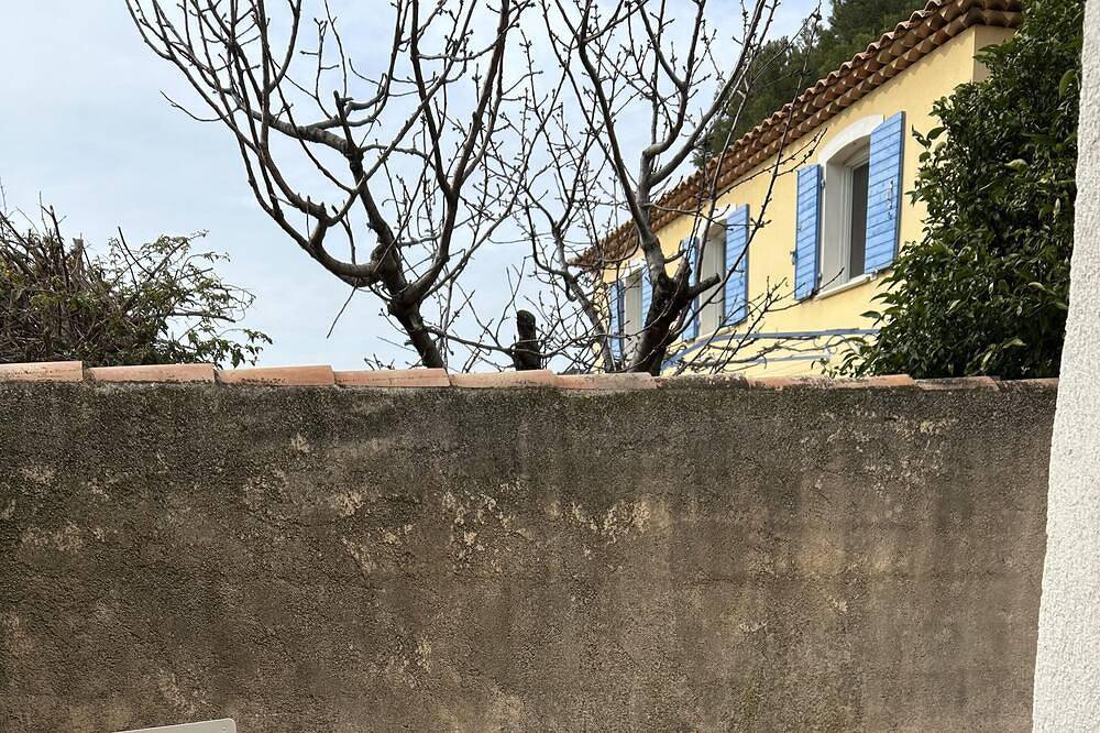 Appartement entier, Grand Studio au Calme et à Proximité de Tout in Ollioules, Côte méditerranéenne (France)
