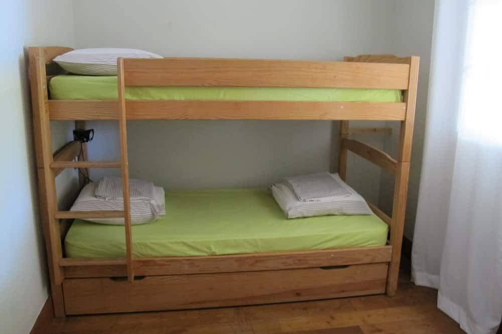 Entire apartment, Charming gîte for 5 people with private heated swimming pool in St Maximin in Saint-Maximin-la-Sainte-Baume, Brignoles region