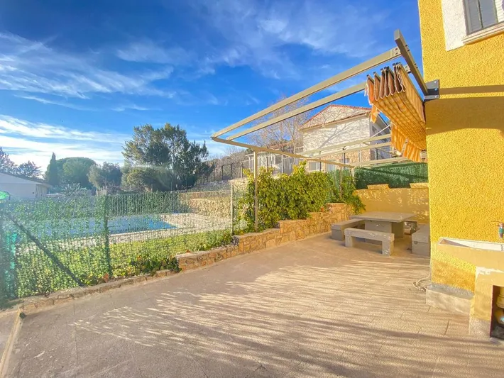 Casa de vacaciones para 7 personas, con vistas además de piscina y jardín - 1
