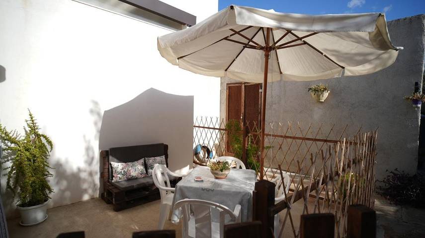 Casa vacanza per 4 persone, con Terrazza e Giardino a Castelluzzo