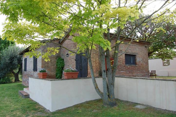 Agriturismo voor 3 personen, with uitzicht and zwembad as well as tuin in Chianti