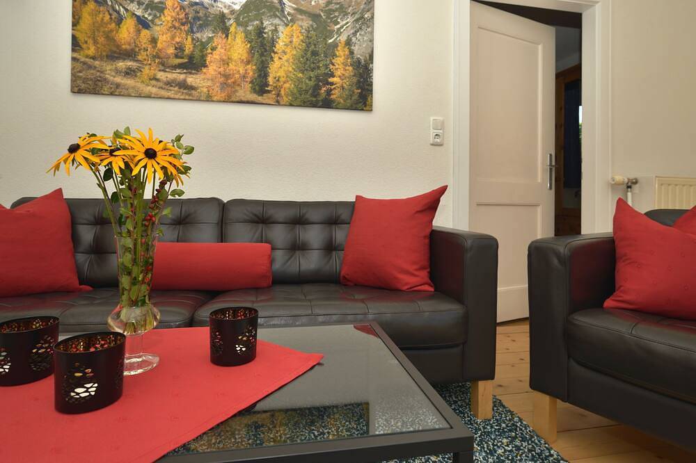 Gemütliches Ferienhaus mit großem Garten, Balkon, Veranda in Reutte, Außerfern