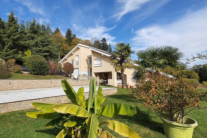 Casa de huéspedes para 10 personas, con terraza además de piscina y jardín - 1