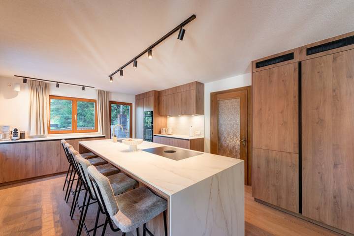 Vakantiehuis voor 15 personen, with Balkon and Whirlpool as well as Terras and Uitzicht in Kappl