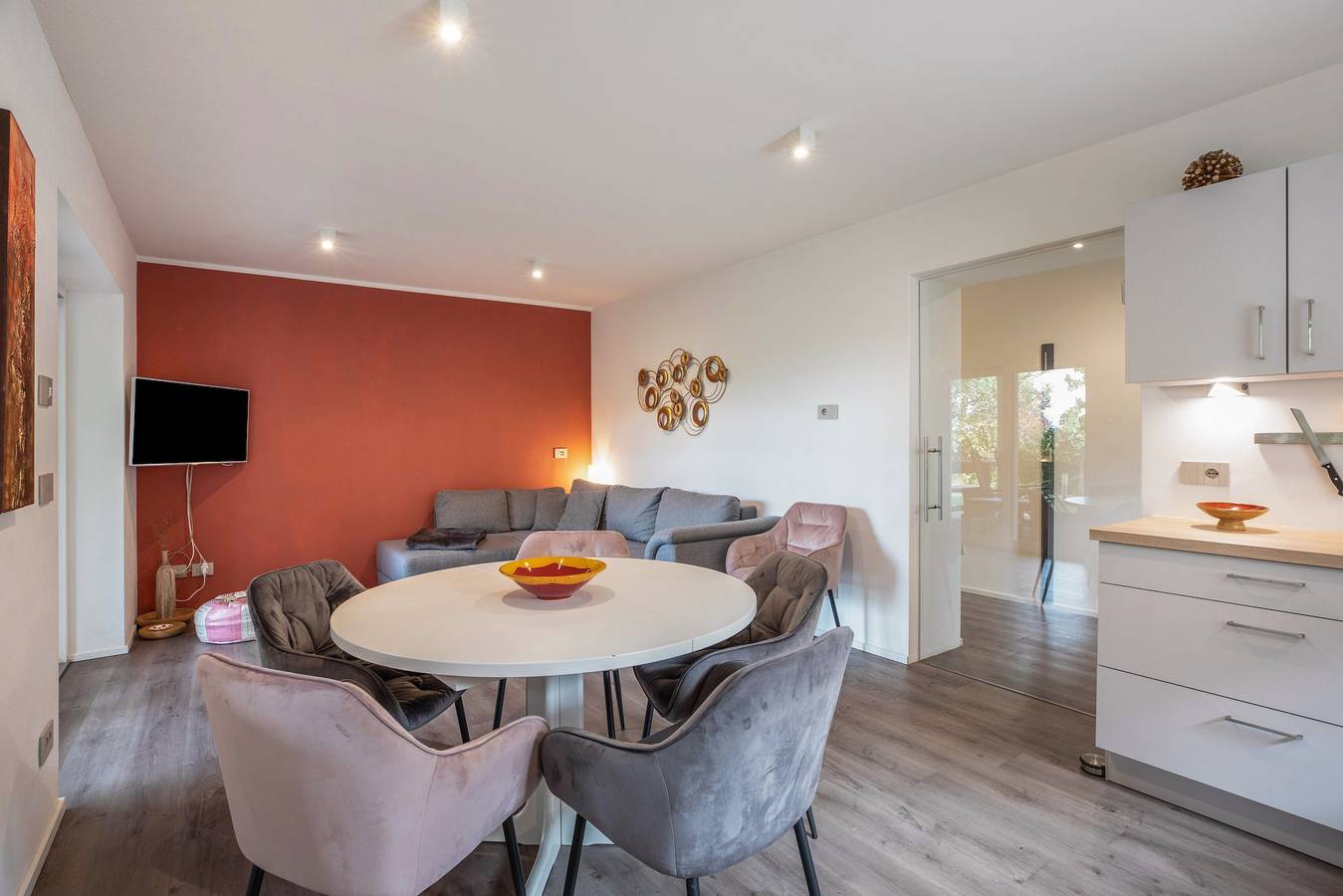 Appartamento intero, Appartamento 'Obkircher' con vista sulle montagne, terrazza, giardino e Wi-Fi in Nova Ponente (Bolzano), Nova Ponente