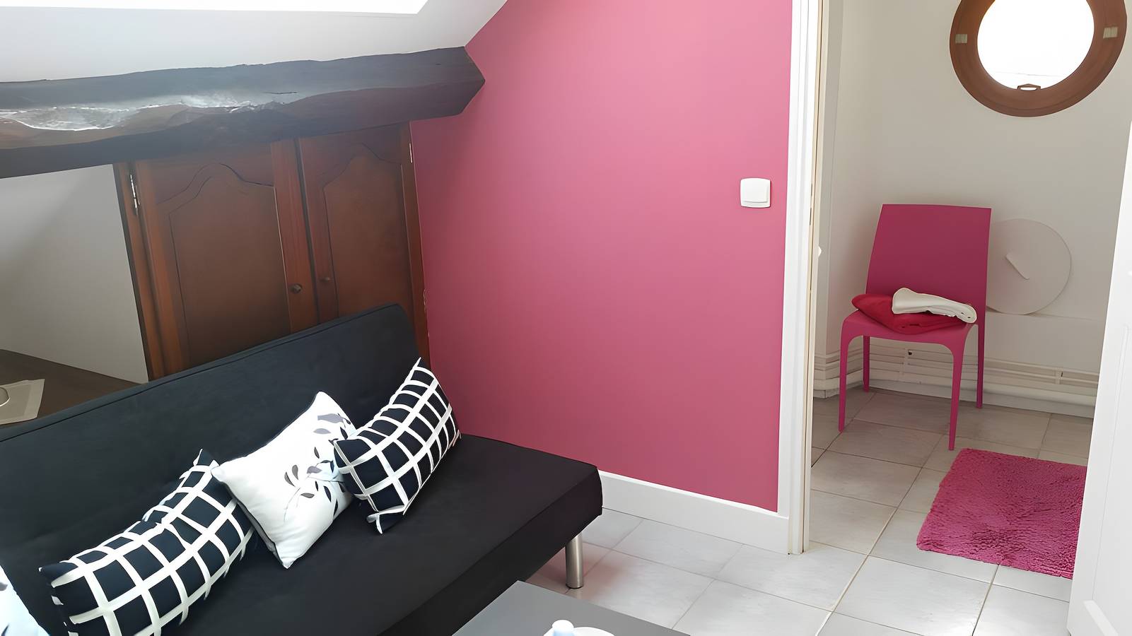 Chambre d’hôtes « Chambre Rose » avec terrasse partagée, jardin commun et Wi-Fi in Sermaise (Île de France), Essonne